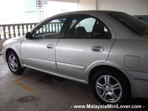 2004 Nissan Sentra side view